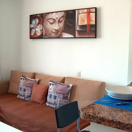 Comfortable Studio By Helloapartments شقة طوستا ديل سيلونثيو